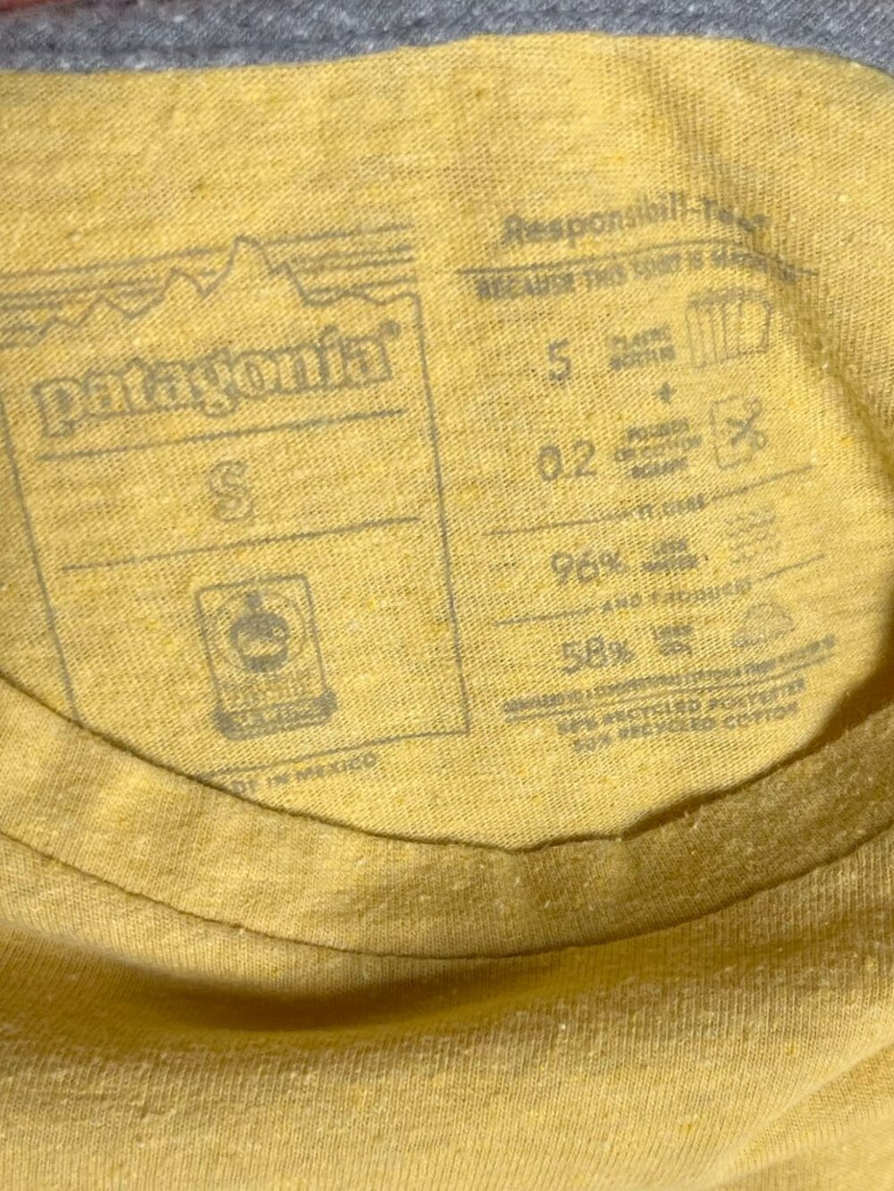 Patagonia yellow logo "Responsibili-Tee" S - Picture 3 of 7